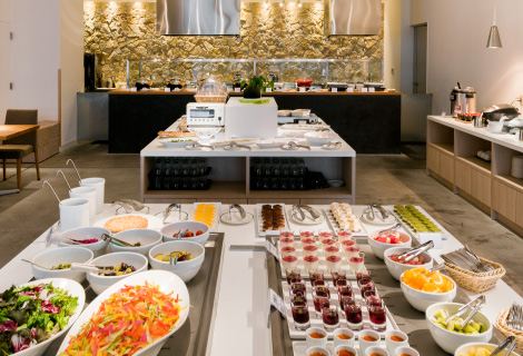 昼食−ブッフェ形式